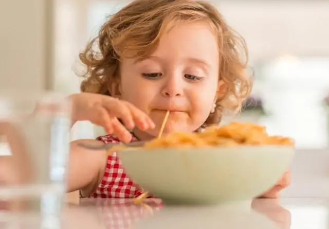 Comment puis-je encourager mon enfant de 14 mois à parler ?